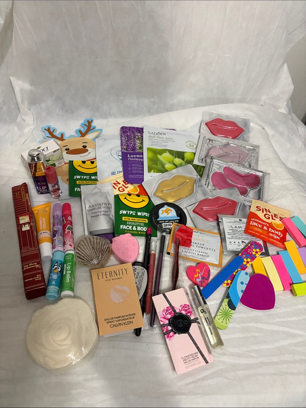 Buyers Appreciation Token Bundle over 50 items
